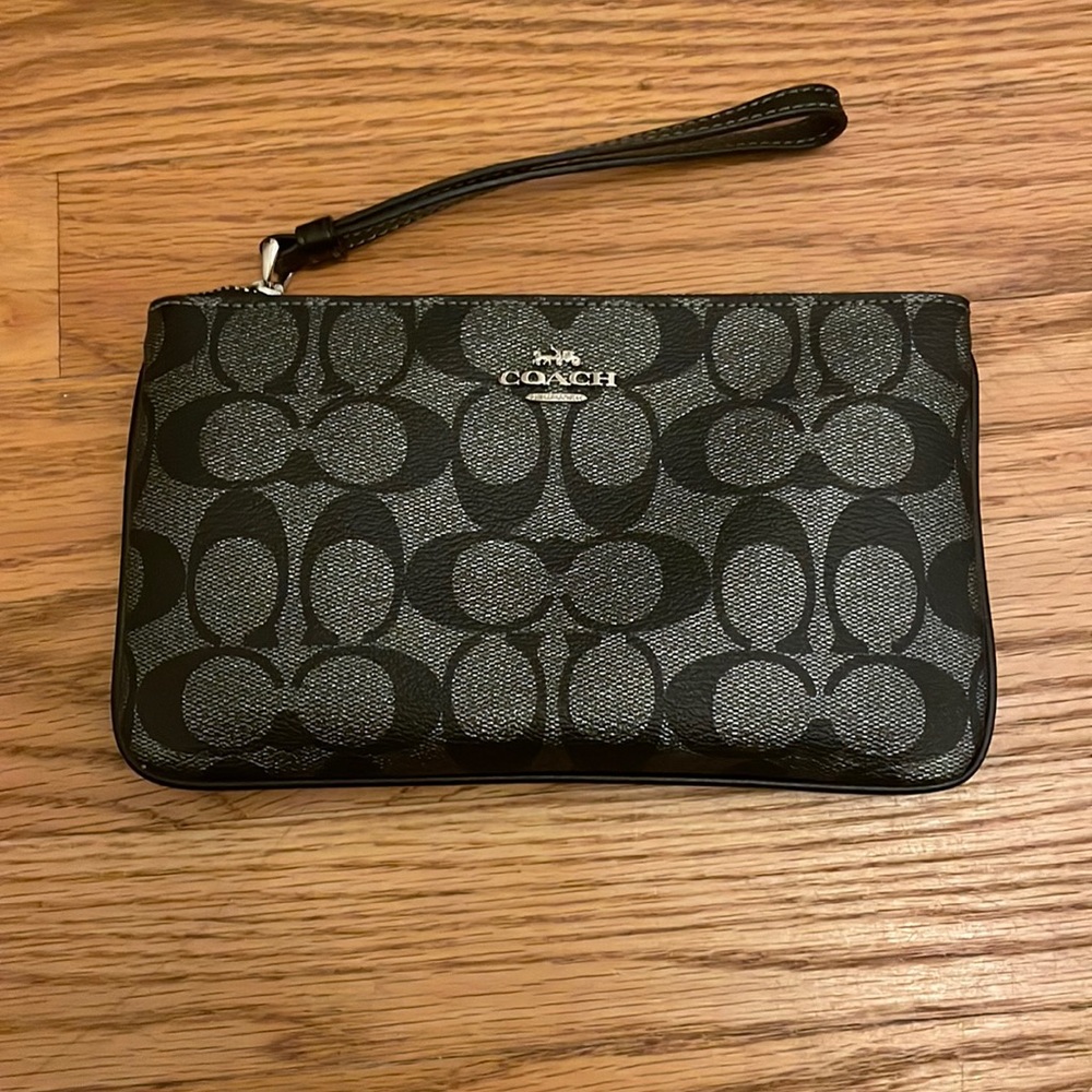 Coach wristlet- perfect condition, never used